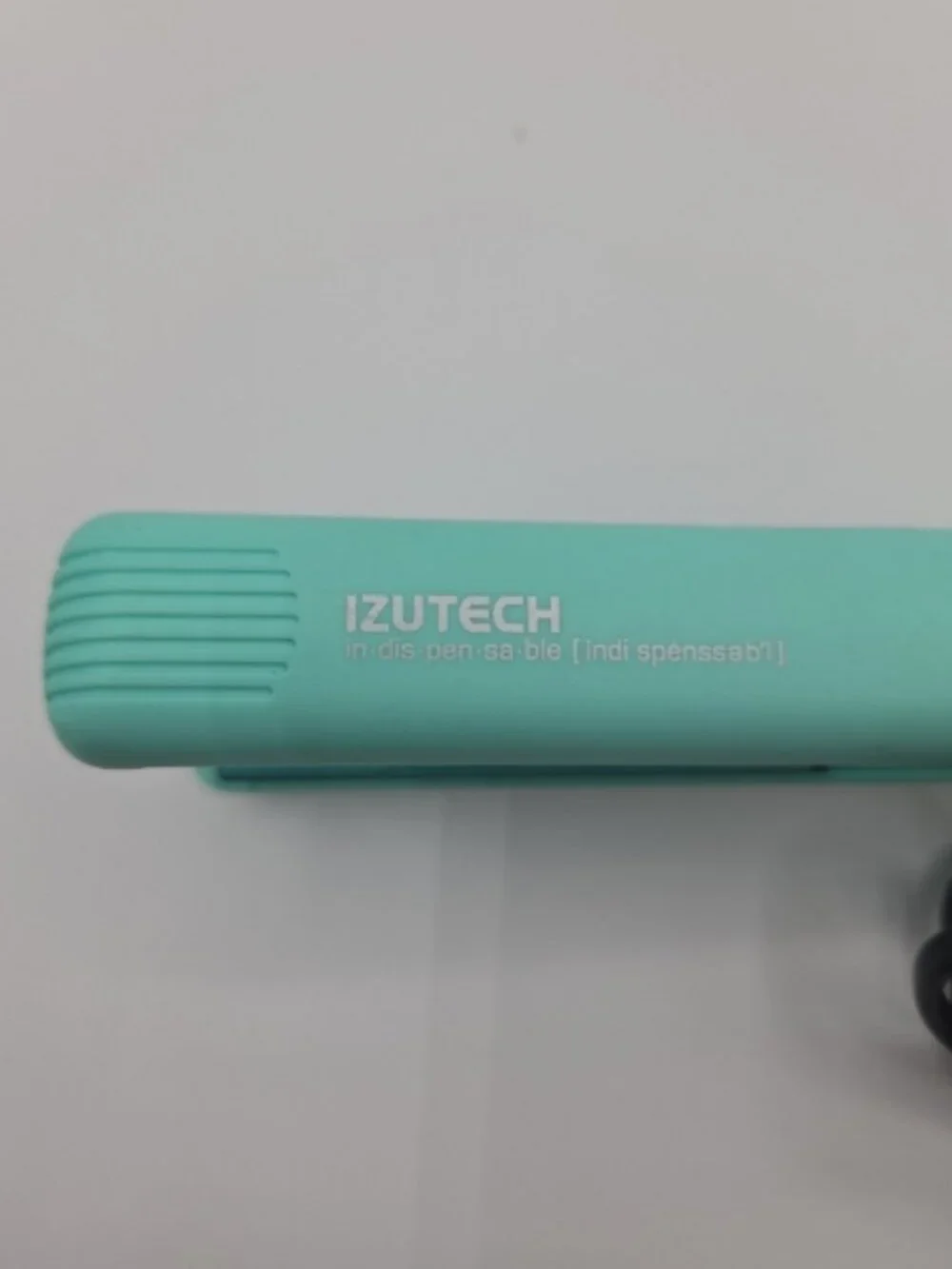 Izutech BTX450 Ceramic Flat Iron 1” Adjustable Heat 450°F Hair Straightener